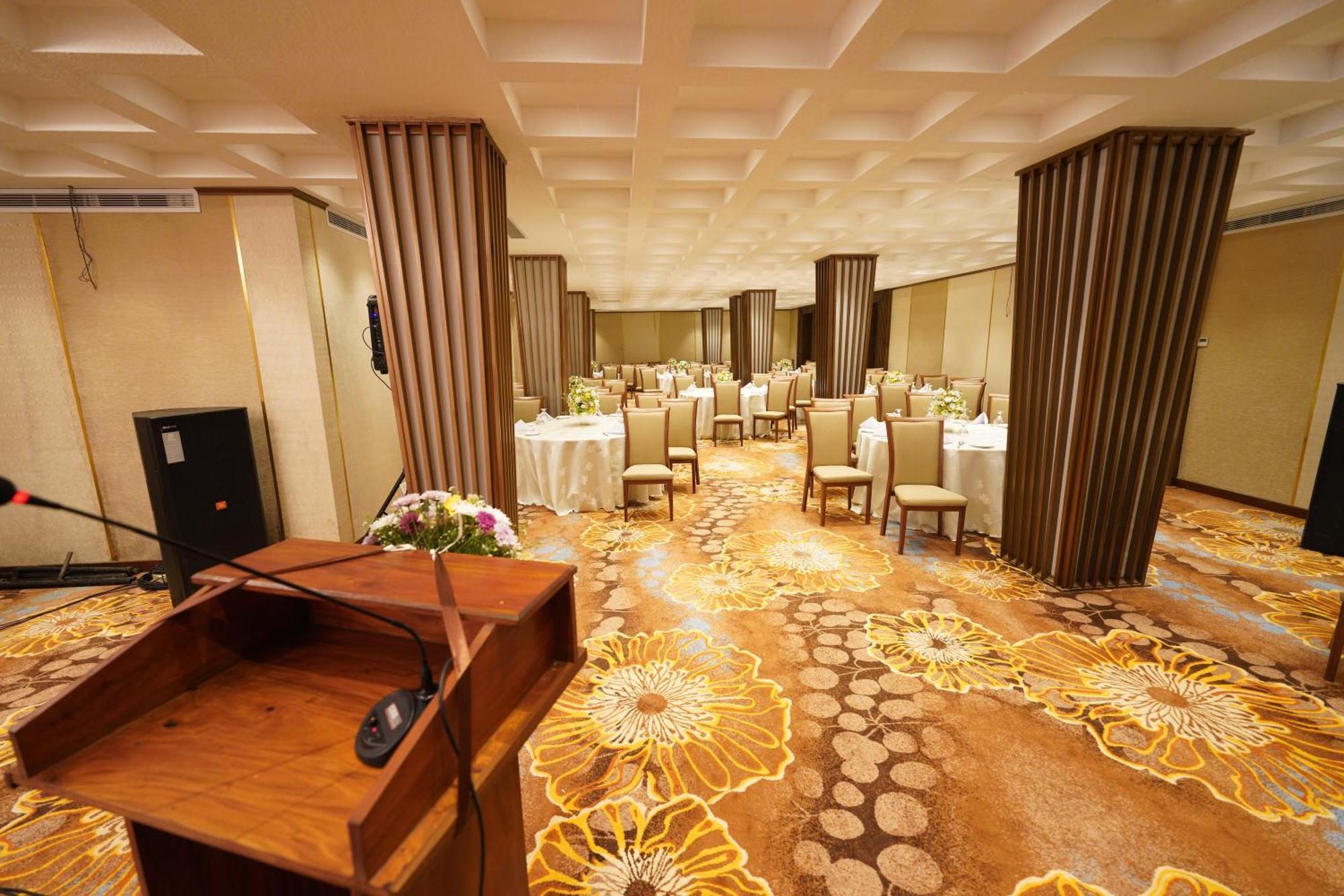 Hotel Grand Amanee Ratnapura Ngoại thất bức ảnh